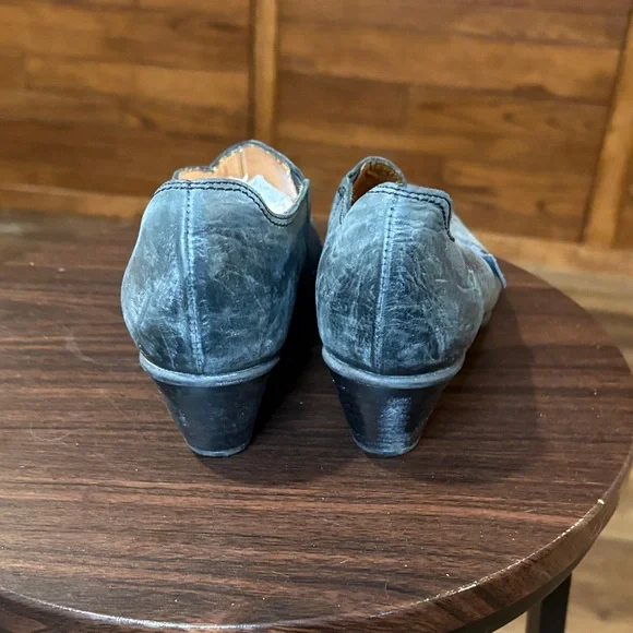 Elegant Gray Ankle Booties - Picture 3 of 6